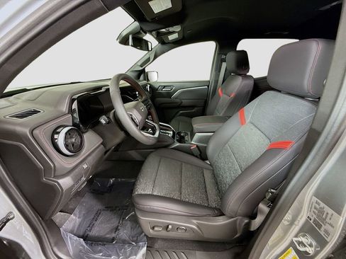 Used 2025 Chevrolet Colorado Z71 w/ Midnight Edition image 21