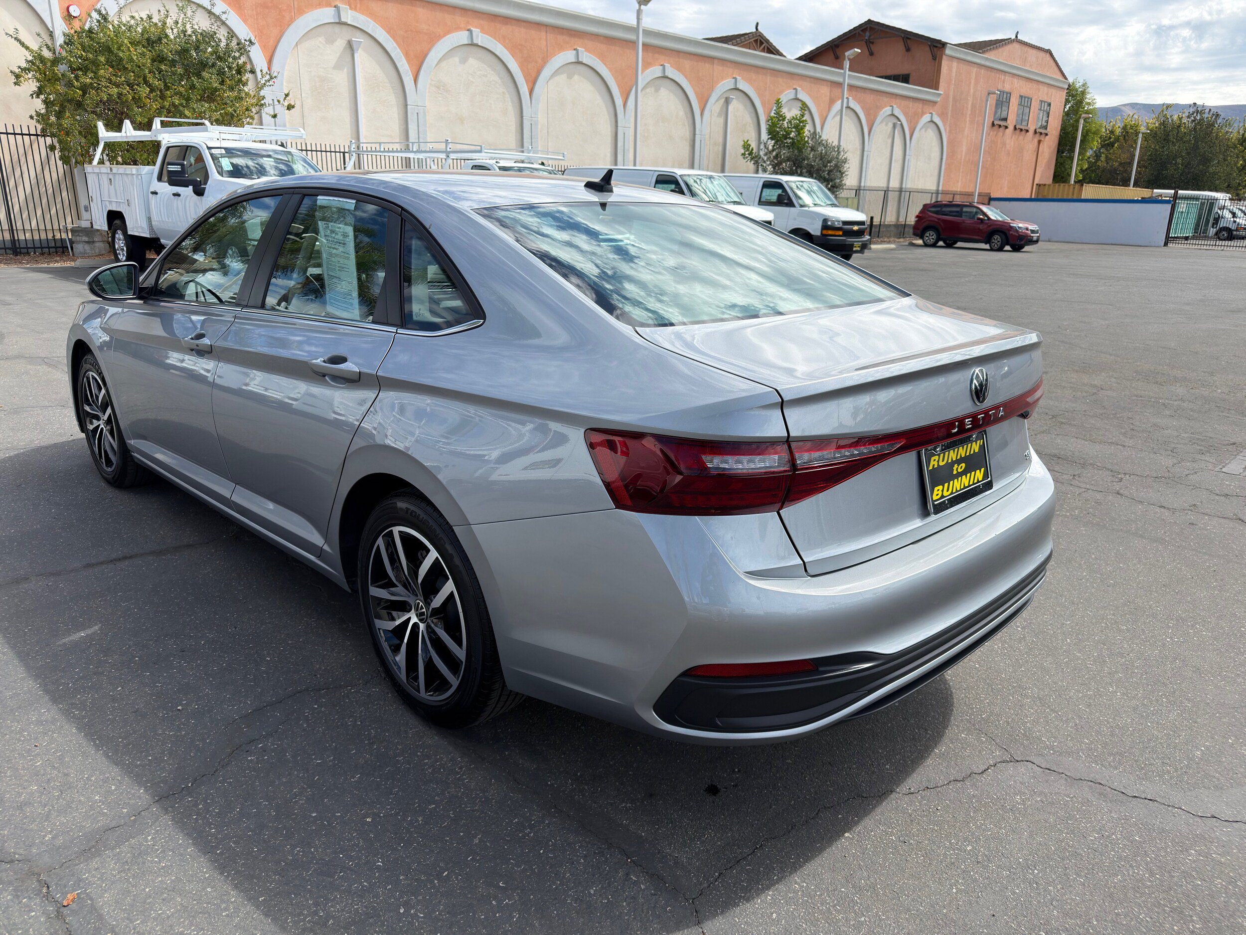 Used 2025 Volkswagen Jetta SE FWD image 6