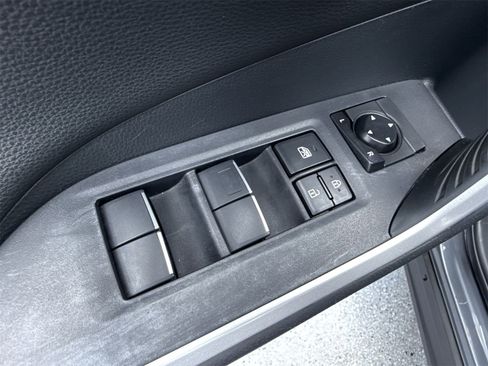 Used 2019 Toyota RAV4 Limited image 18