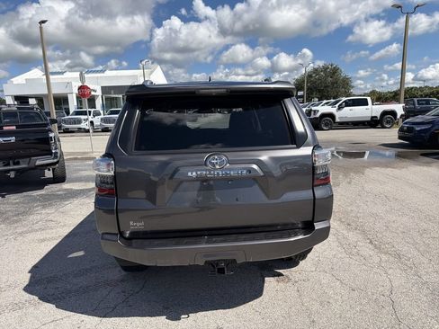 Used 2016 Toyota 4Runner SR5 AWD/4WD image 5