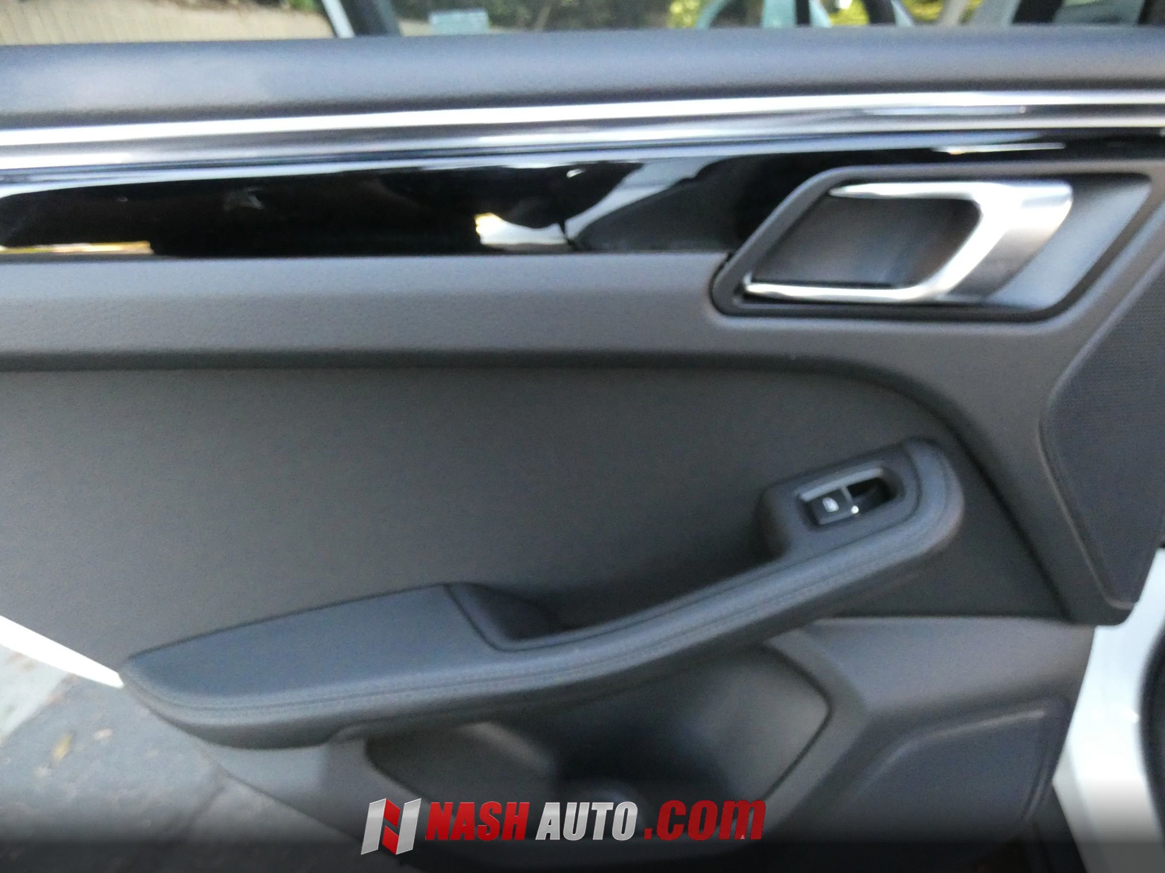 Used 2024 Porsche Macan AWD/4WD image 40