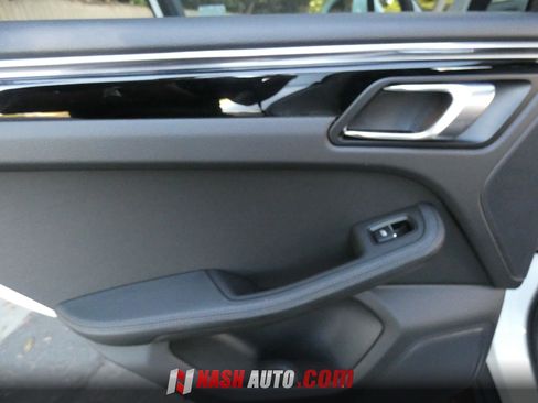Used 2024 Porsche Macan AWD/4WD image 40