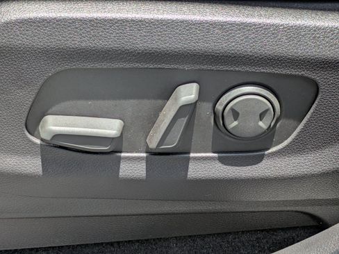 Certified 2022 Kia Carnival LX FWD image 17