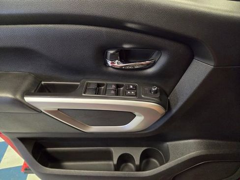 Used 2022 Nissan Titan SV RWD image 24