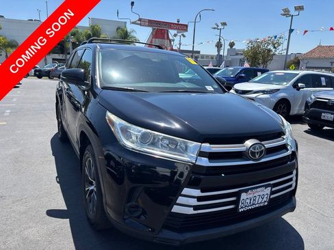 Used 2019 Toyota Highlander LE w/ Carpet Mat Package (TMS) FWD image 2