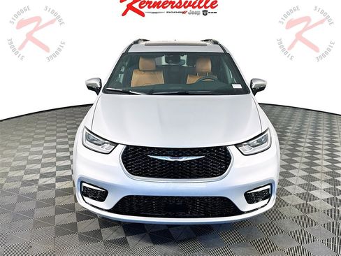 New 2026 Chrysler Pacifica Pinnacle image 2