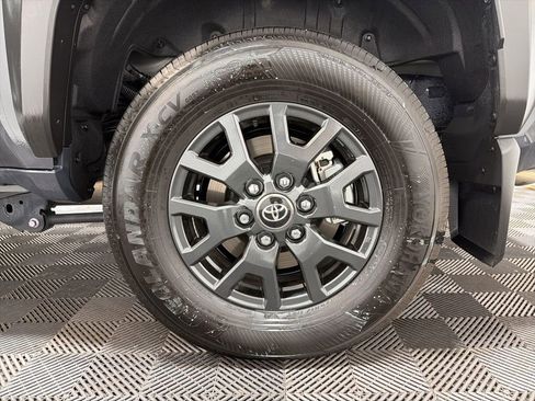 Used 2025 Toyota 4Runner SR5 AWD/4WD image 37