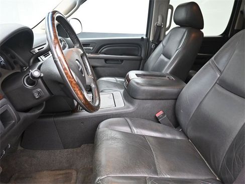 Used 2013 GMC Yukon XL Denali image 16