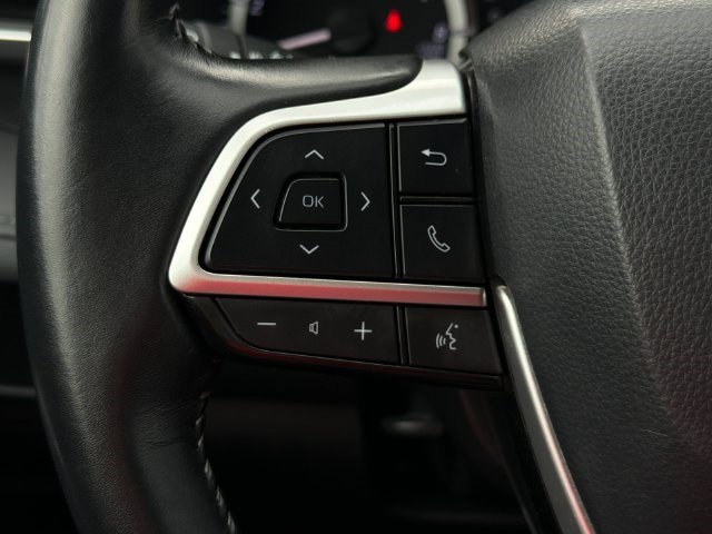 Used 2025 Toyota Highlander LE AWD/4WD image 26
