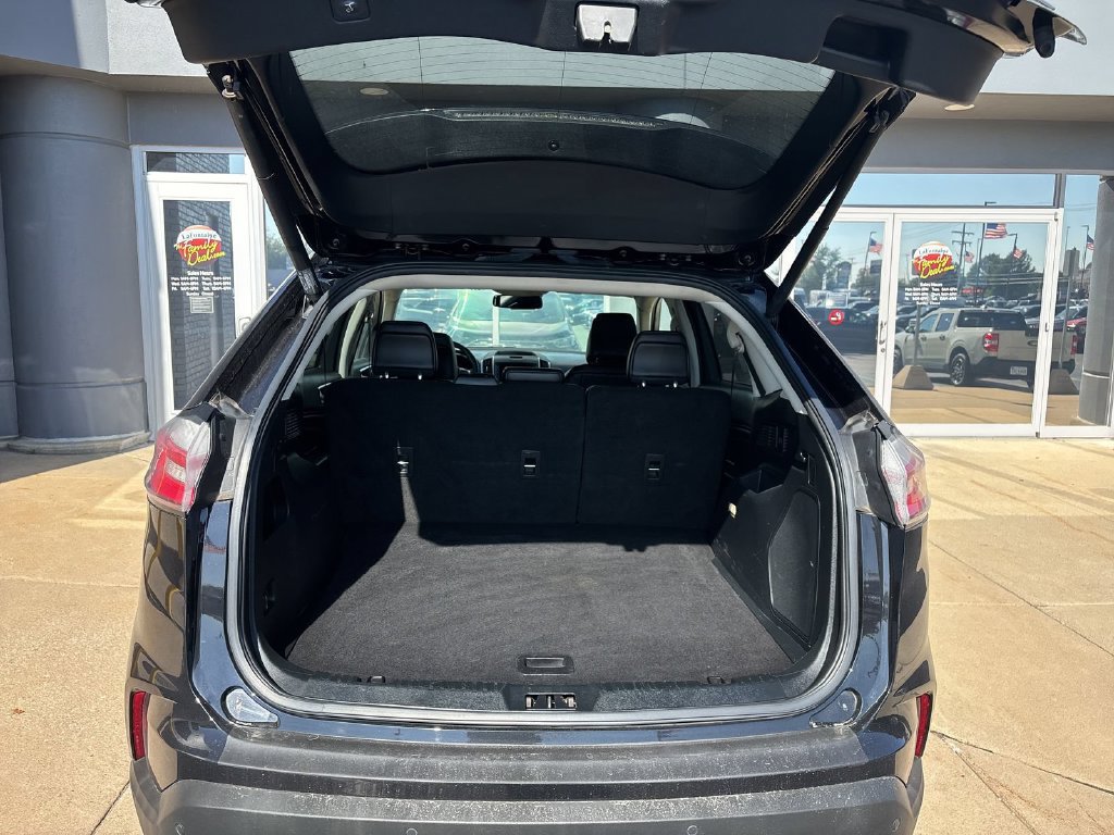 Used 2020 Ford Edge Titanium w/ Equipment Group 301A AWD/4WD image 22