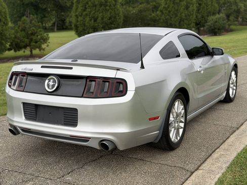 Used 2013 Ford Mustang Premium RWD image 33