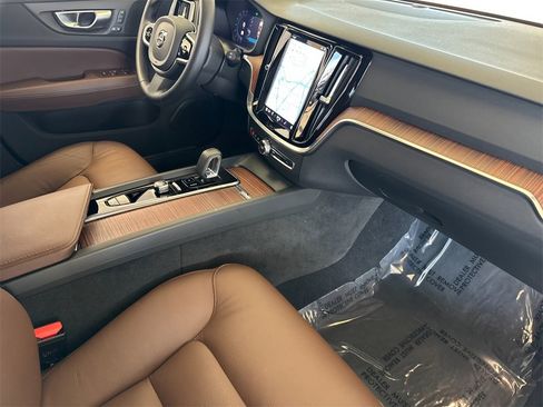 Certified 2025 Volvo V60 B5 Cross Country Plus image 15