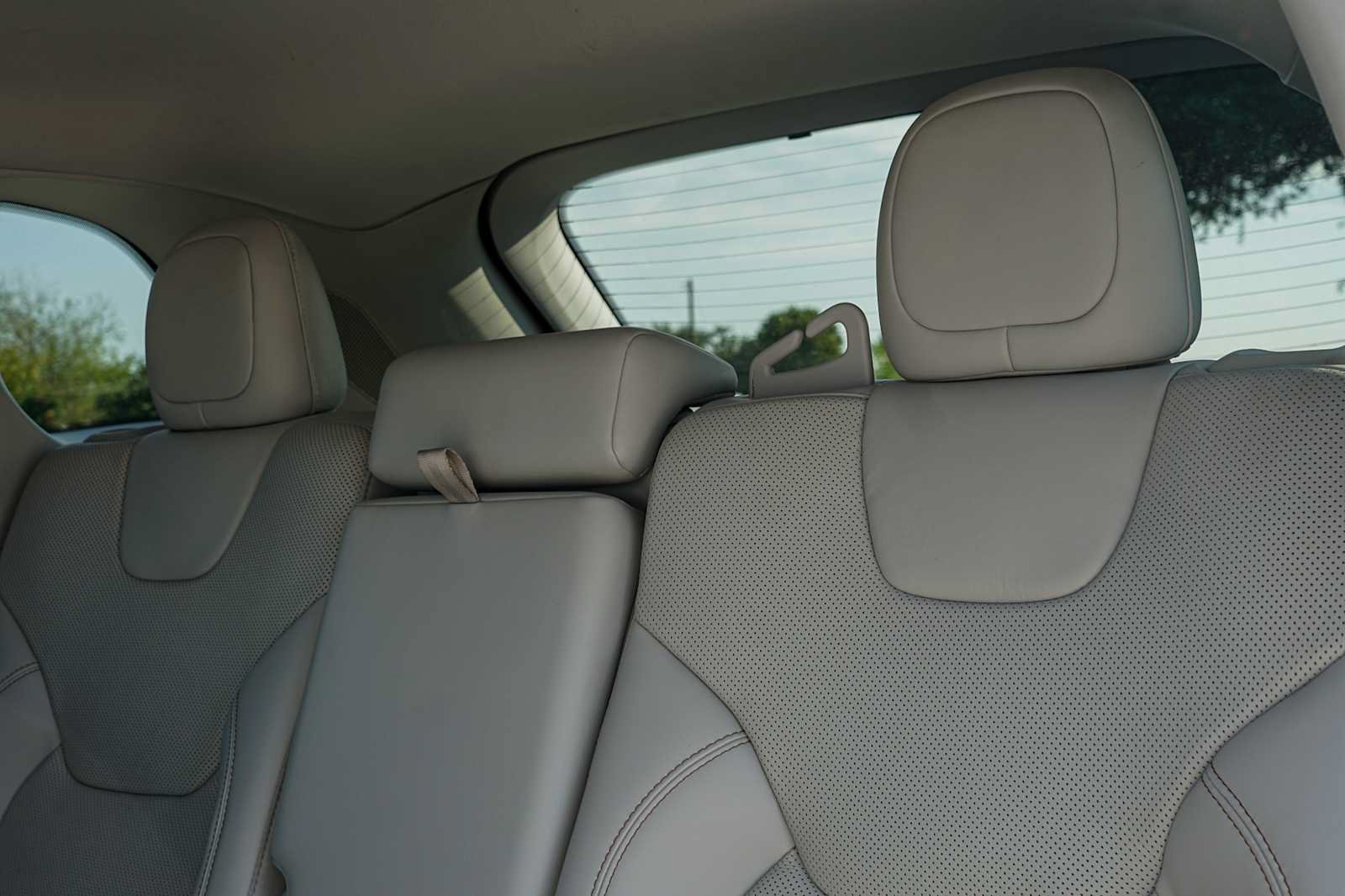 Used 2020 Jeep Cherokee Limited FWD image 22