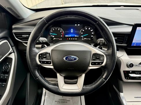Used 2021 Ford Explorer XLT w/ Equipment Group 202A AWD/4WD image 17