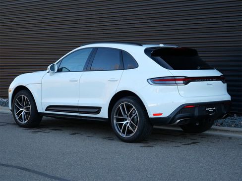Used 2025 Porsche Macan image 3