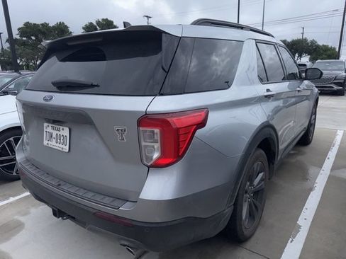 Used 2023 Ford Explorer XLT w/ Equipment Group 202A RWD image 2