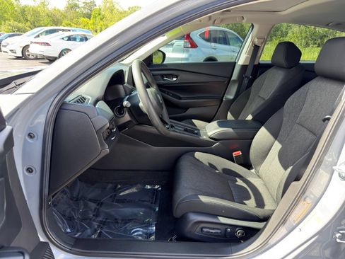 Used 2025 Honda Accord SE image 11