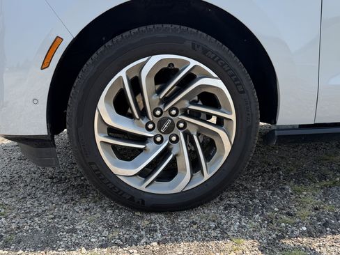 Used 2025 Lincoln Navigator L Reserve AWD/4WD image 17