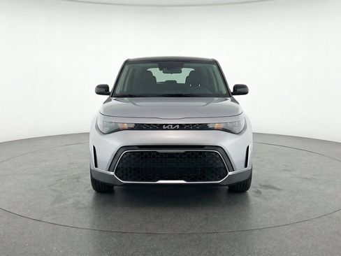 Used 2025 Kia Soul LX w/ LX Technology Package FWD image 2