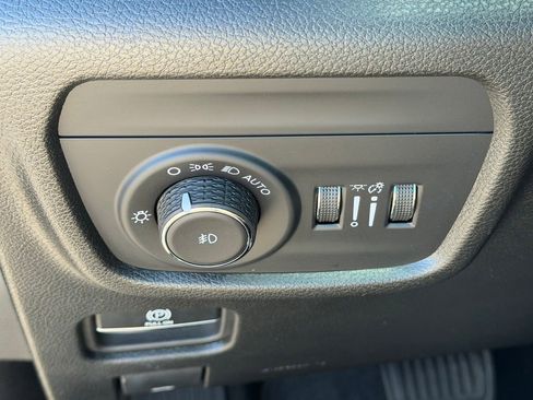 Certified 2024 Jeep Grand Cherokee Limited w/ Black Appearance Package AWD/4WD image 11