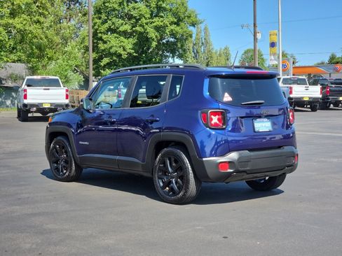 Used 2017 Jeep Renegade Altitude FWD image 4