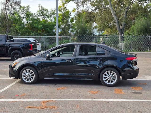 Used 2022 Toyota Corolla LE w/ LE Convenience Package FWD image 7