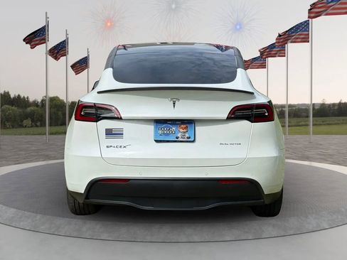 Used 2022 Tesla Model Y Long Range image 10