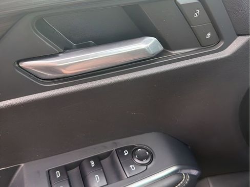 Used 2025 GMC Acadia Elevation image 11