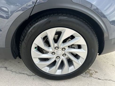 Used 2025 Land Rover Discovery S image 19