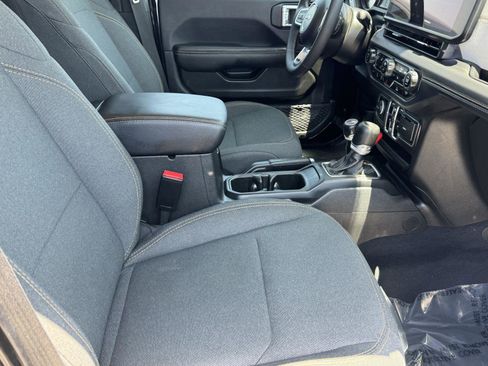 Used 2025 Jeep Wrangler Unlimited Sahara AWD/4WD image 8