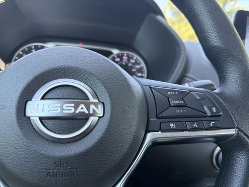 Used 2025 Nissan Sentra SV FWD image 10