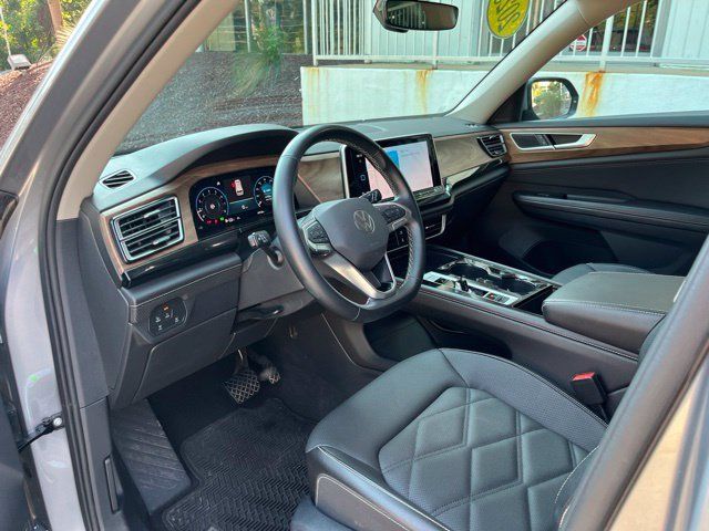 Used 2025 Volkswagen Atlas SE FWD image 6