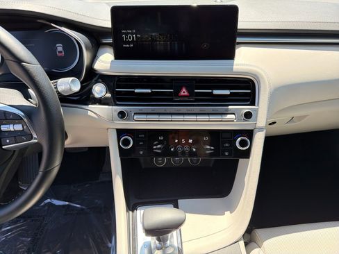 Used 2024 Genesis G70 2.5T image 17