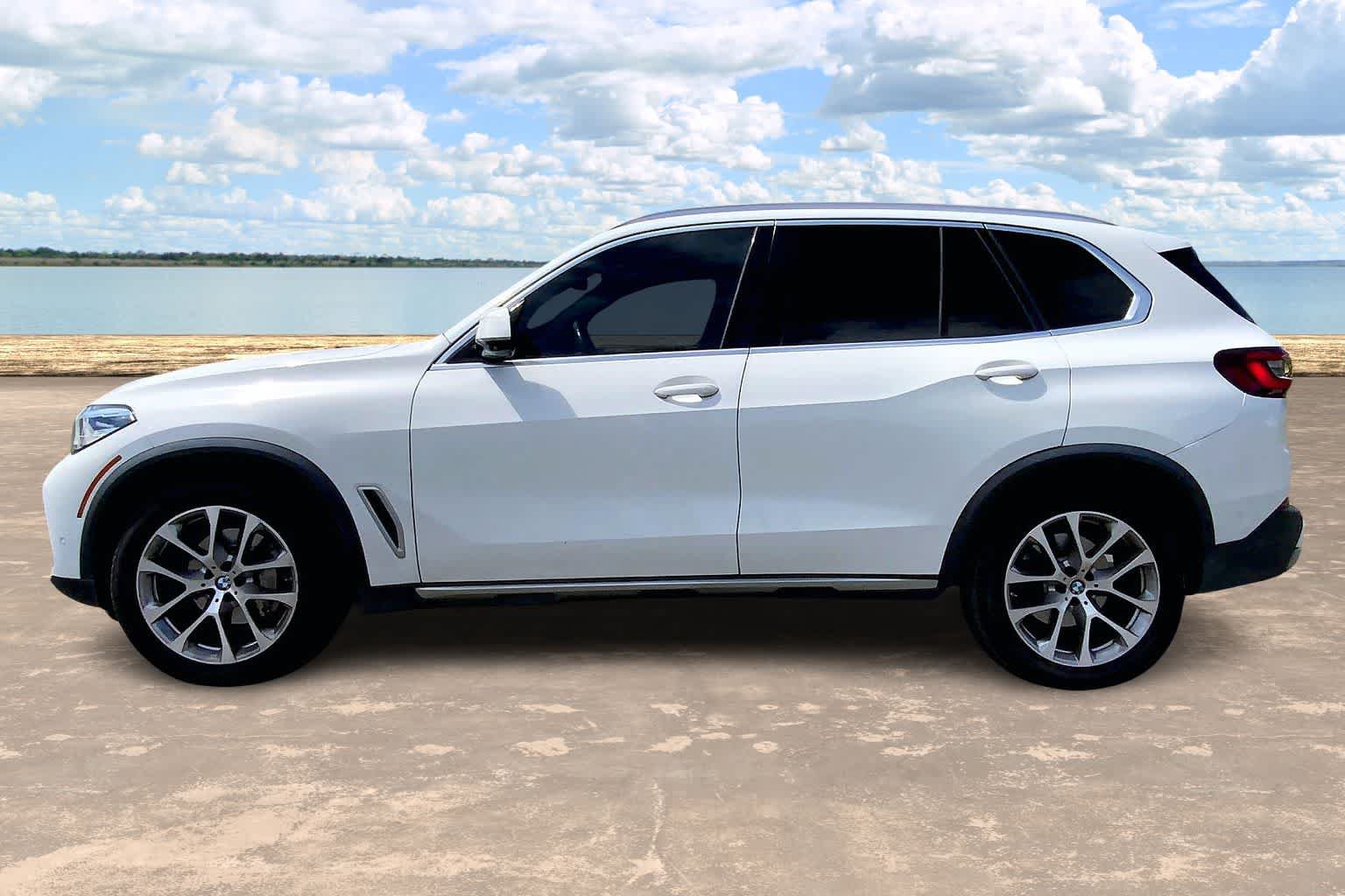 Used 2022 BMW X5 sDrive40i w/ Premium Package RWD image 3