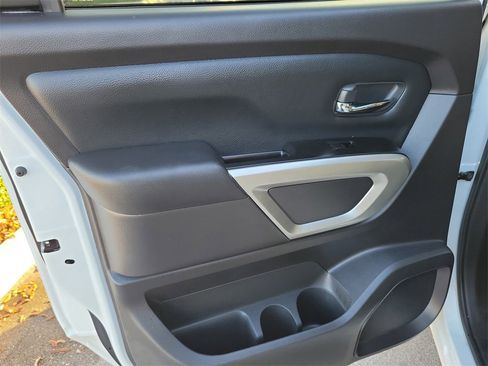 Used 2024 Nissan Titan SV w/ SV Convenience Package image 12