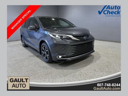 Used 2025 Toyota Sienna Platinum AWD/4WD image 1