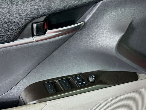 Used 2021 Toyota Camry SE FWD image 15