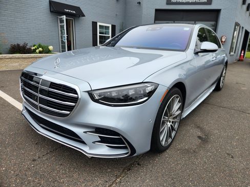 Used 2022 Mercedes-Benz S 500 4MATIC w/ AMG Line Package image 17