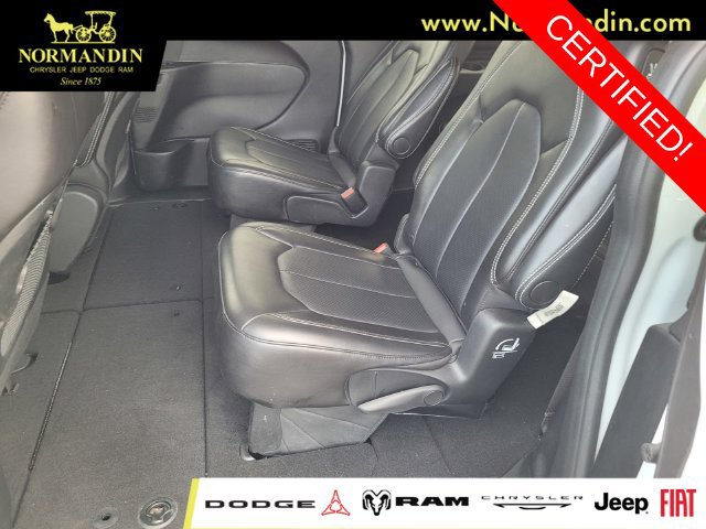 Certified 2025 Chrysler Pacifica Select FWD image 17