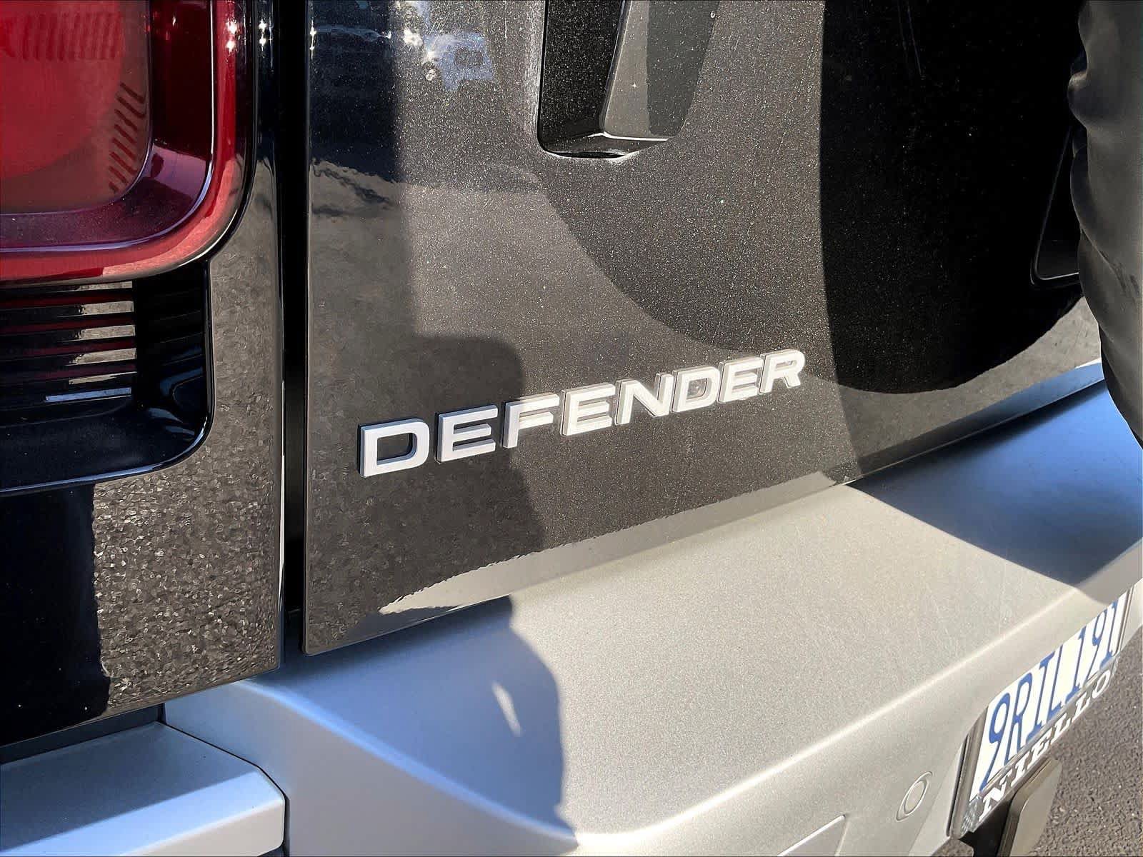 Used 2025 Land Rover Defender 110 S AWD/4WD image 11
