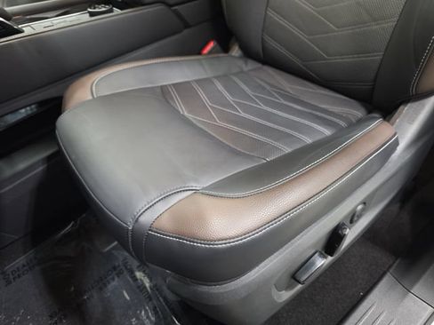 Used 2024 Nissan Pathfinder Platinum w/ Cargo Package AWD/4WD image 28