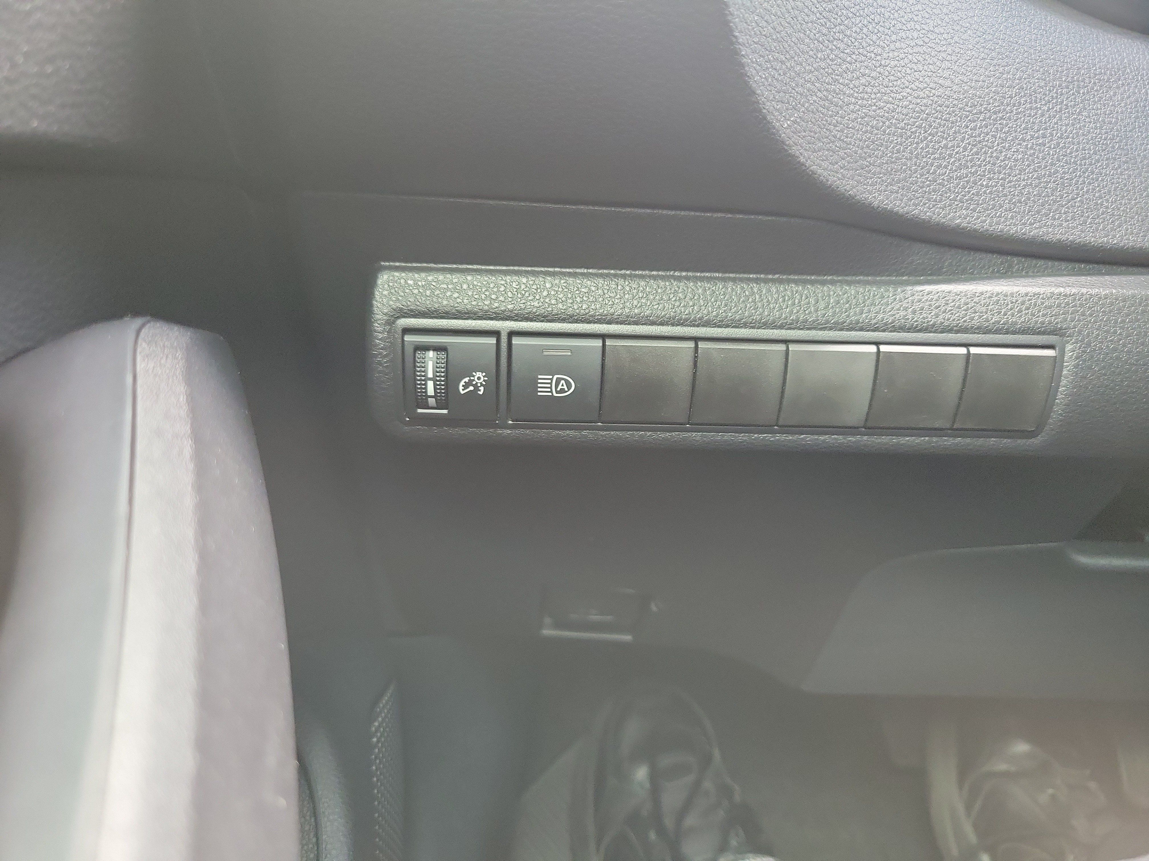Used 2025 Toyota Corolla LE FWD image 28