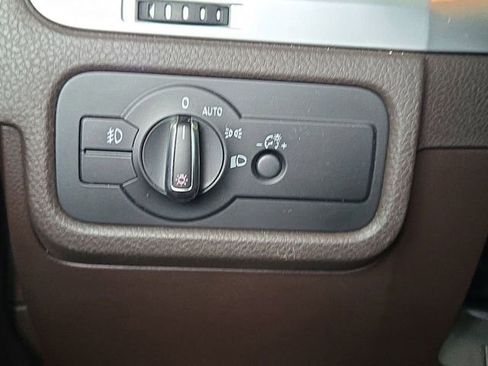 Used 2013 Volkswagen Touareg VR6 image 26