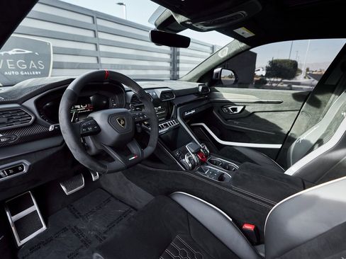 Used 2024 Lamborghini Urus Performante image 3