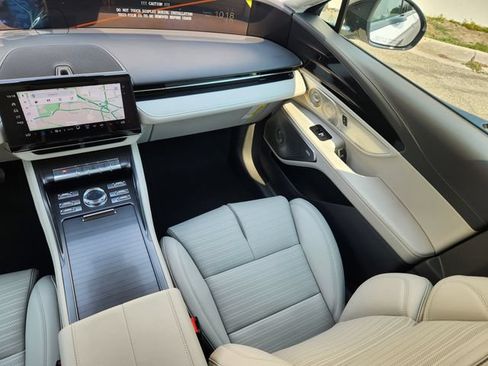 New 2026 Lincoln Nautilus Reserve AWD/4WD image 12