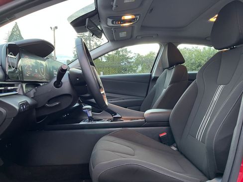 Used 2025 Hyundai Elantra SEL image 27