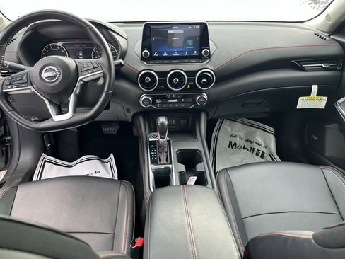 Used 2024 Nissan Sentra SR w/ SR Premium Package image 13