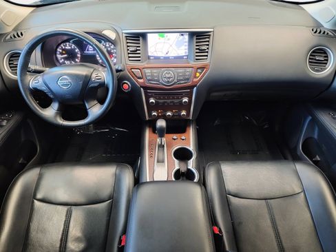 Used 2017 Nissan Pathfinder Platinum FWD image 3