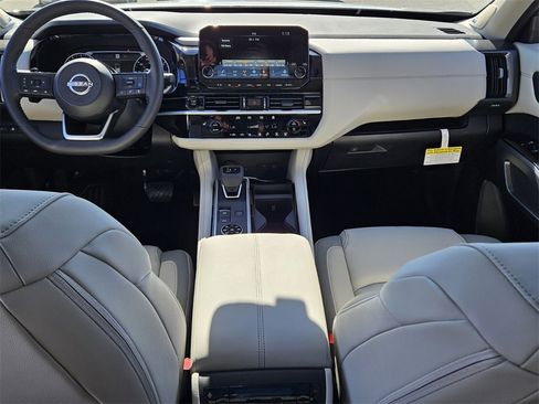 New 2025 Nissan Pathfinder SL w/ SL Premium Package image 6