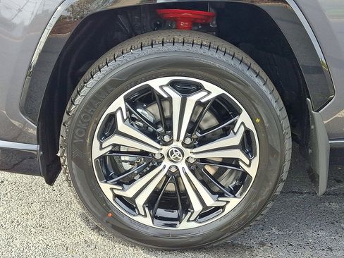 New 2025 Toyota RAV4 XSE image 4
